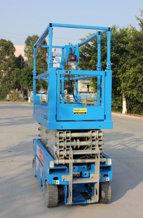 高空作業(yè)平臺(tái)車液壓升降機(jī)的使用規(guī)程 高空作業(yè)平臺(tái)車液壓升降機(jī)的使用規(guī)程